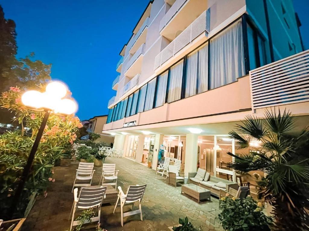 Hotel Sara*** Cesenatico Exterior photo