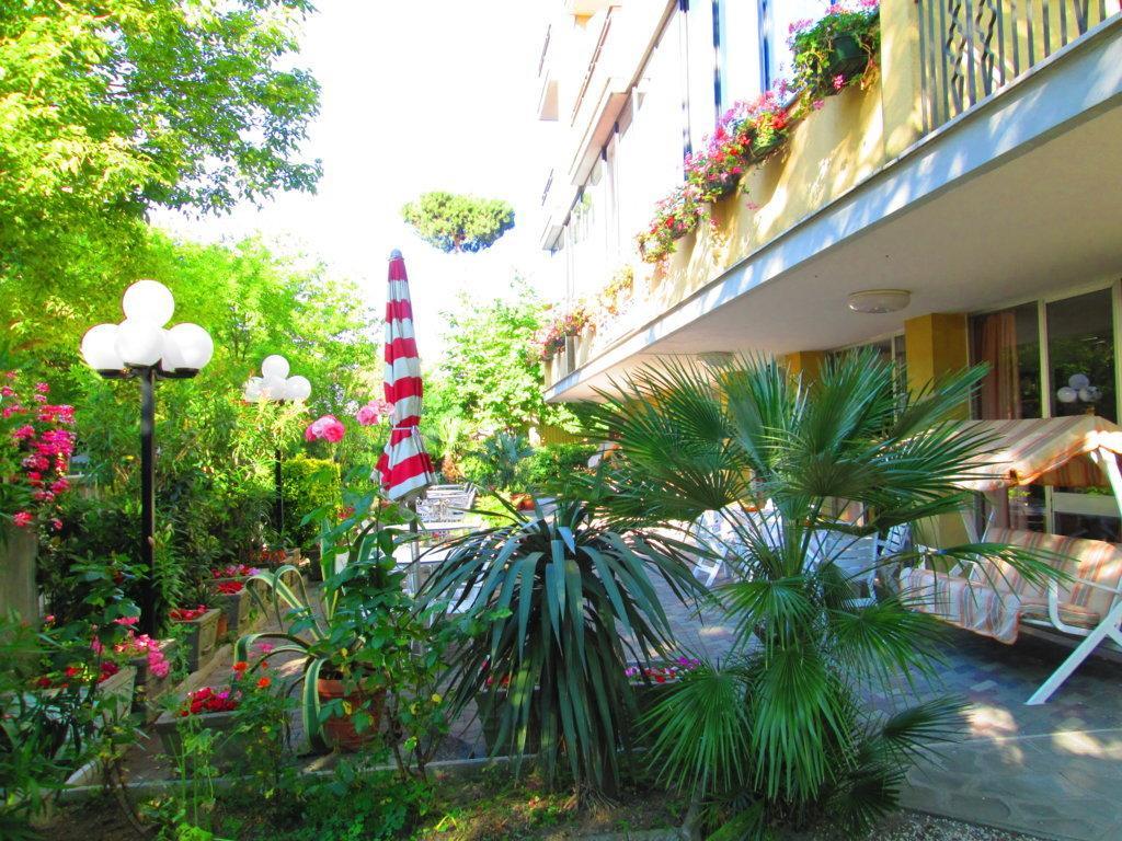 Hotel Sara*** Cesenatico Exterior photo